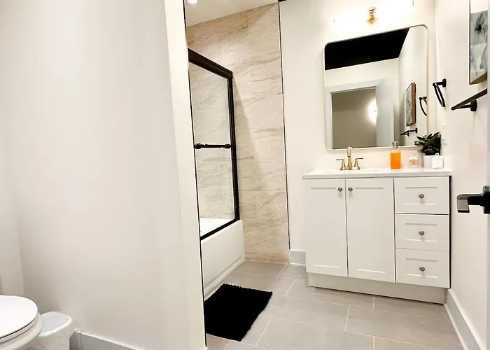 Luxurious 5br Near Mccormick With Pool Table Apartment *