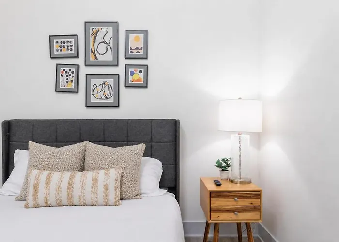 Luxurious 5br Near Mccormick With Pool Table Apartment