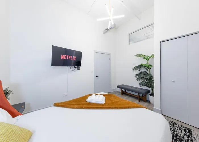 Luxurious 5br Near Mccormick With Pool Table Apartment