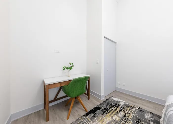 Luxurious 5br Near Mccormick With Pool Table Apartment Chicago