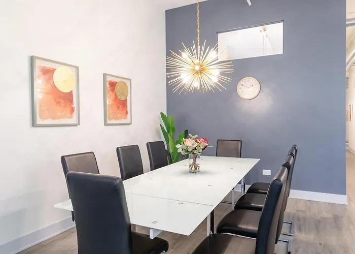 Luxurious 5br Near Mccormick With Pool Table Apartment