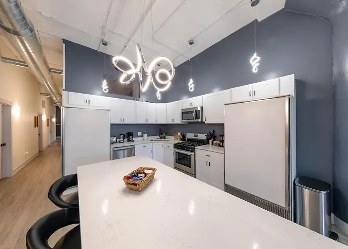 Apartment Luxurious 5br Near Mccormick With Pool Table Chicago