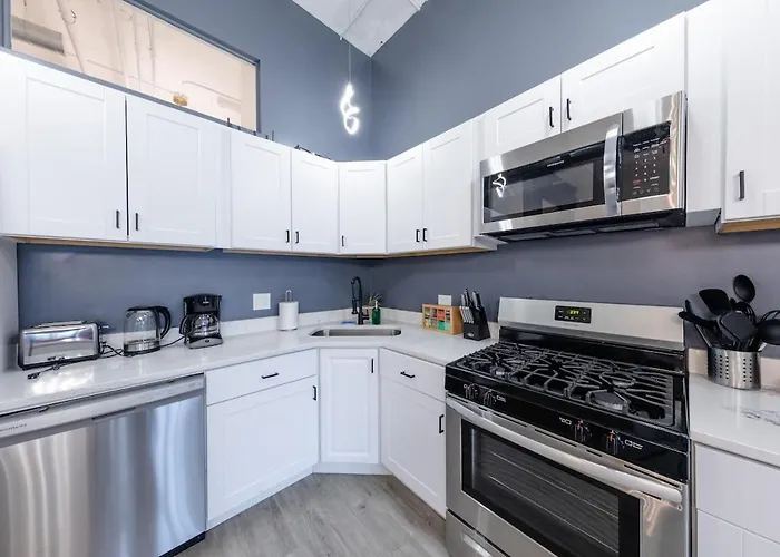 Luxurious 5br Near Mccormick With Pool Table Apartment *