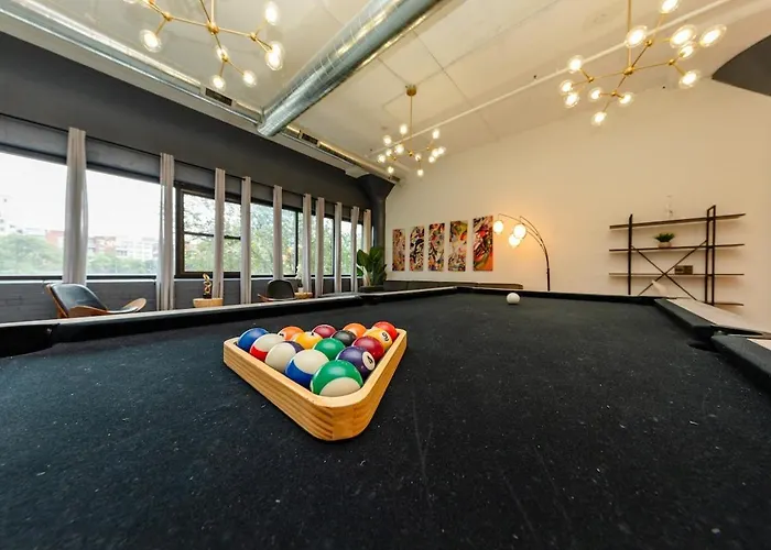 Apartment Luxurious 5br Near Mccormick With Pool Table Chicago