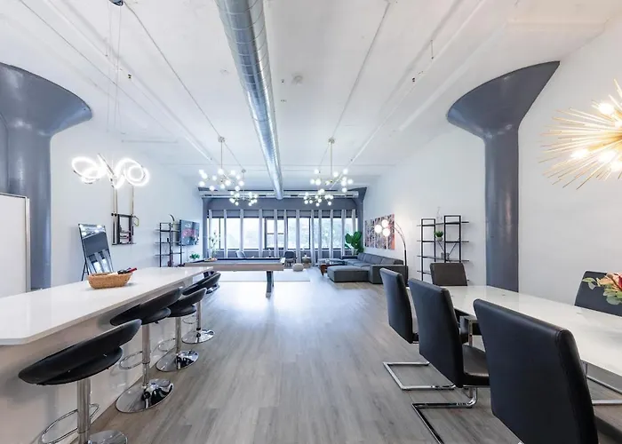 Apartment Luxurious 5br Near Mccormick With Pool Table Chicago