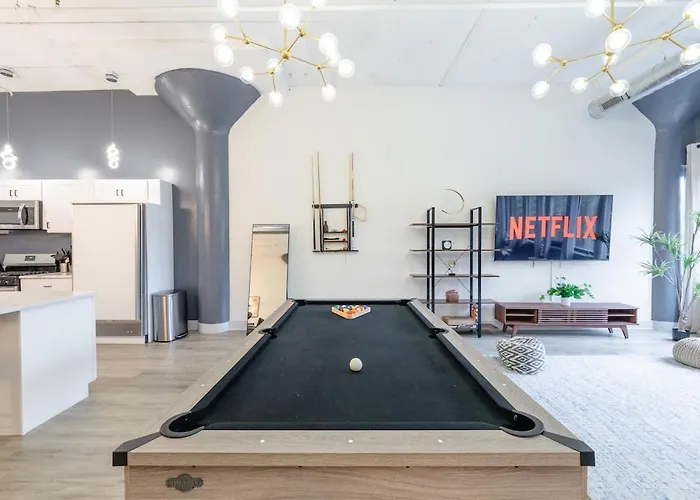 Apartment Luxurious 5br Near Mccormick With Pool Table Chicago